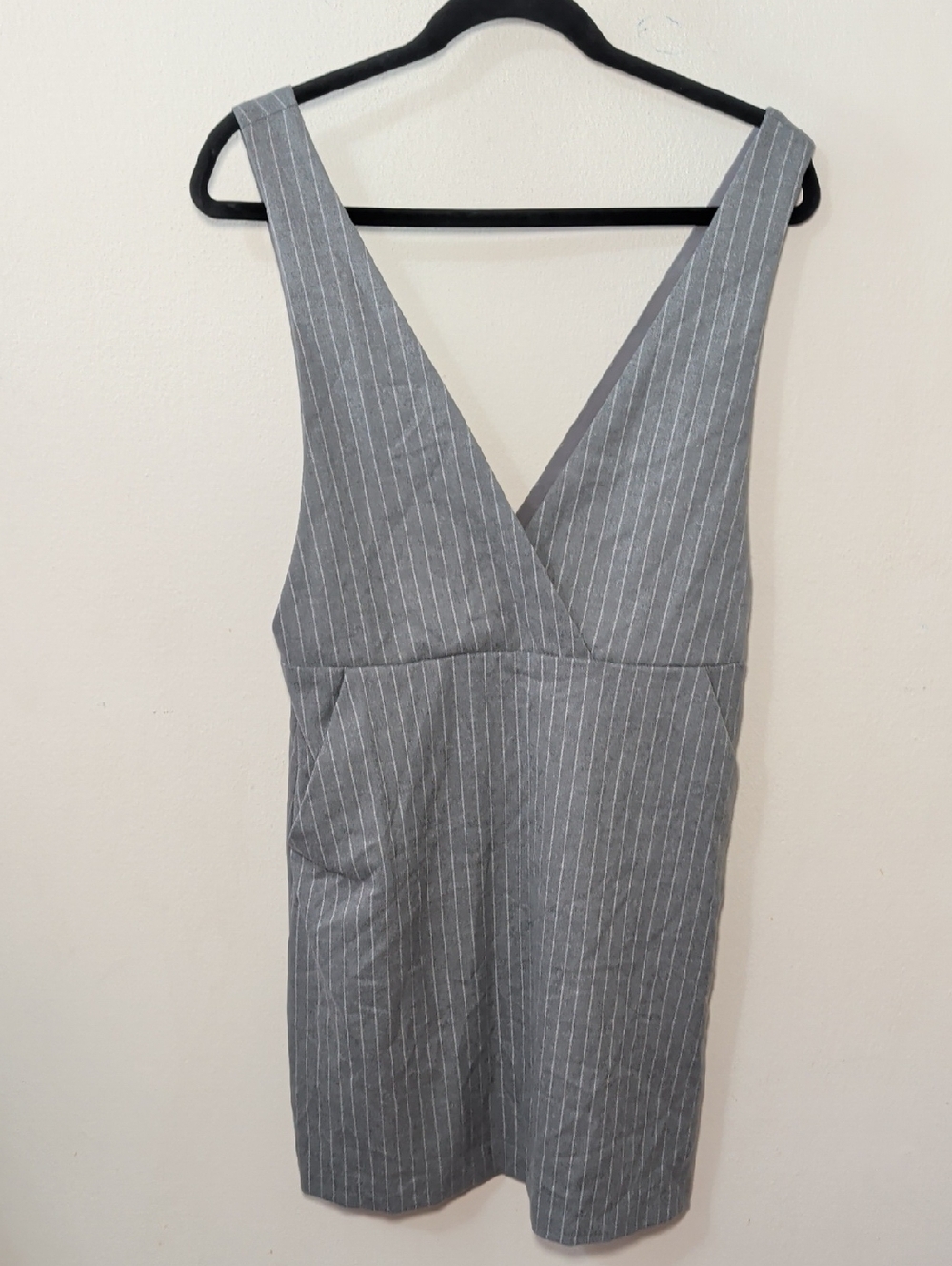 H&M Grey Pinstripe Pinafore Dress V-Neck Mini Schoolgirl NEW Women's Size 8